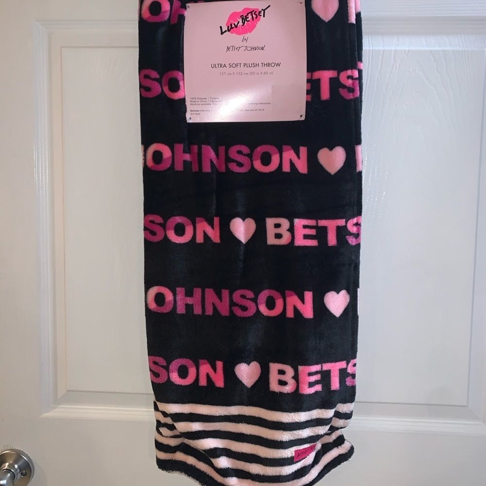 Brand New Betsey Johnson Love Throw Blanket